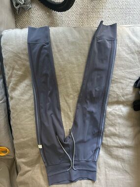 Vuori Gray High-Waist Performance Leggings